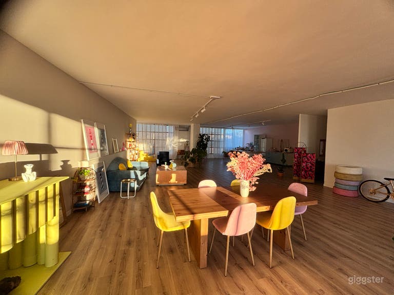  Ático versátil iluminado por el sol con cocina móvil y sets completos para el hogar 