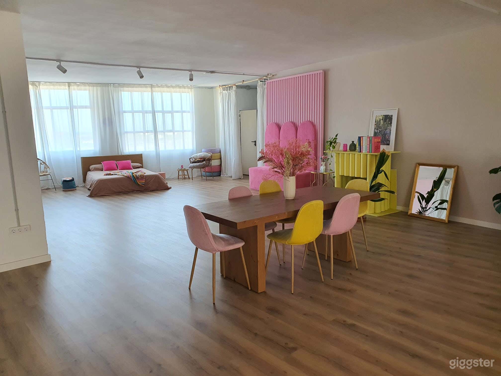 Versatile Sunlit Loft with Movable Kitchen &amp; Full Home Sets Photo 4