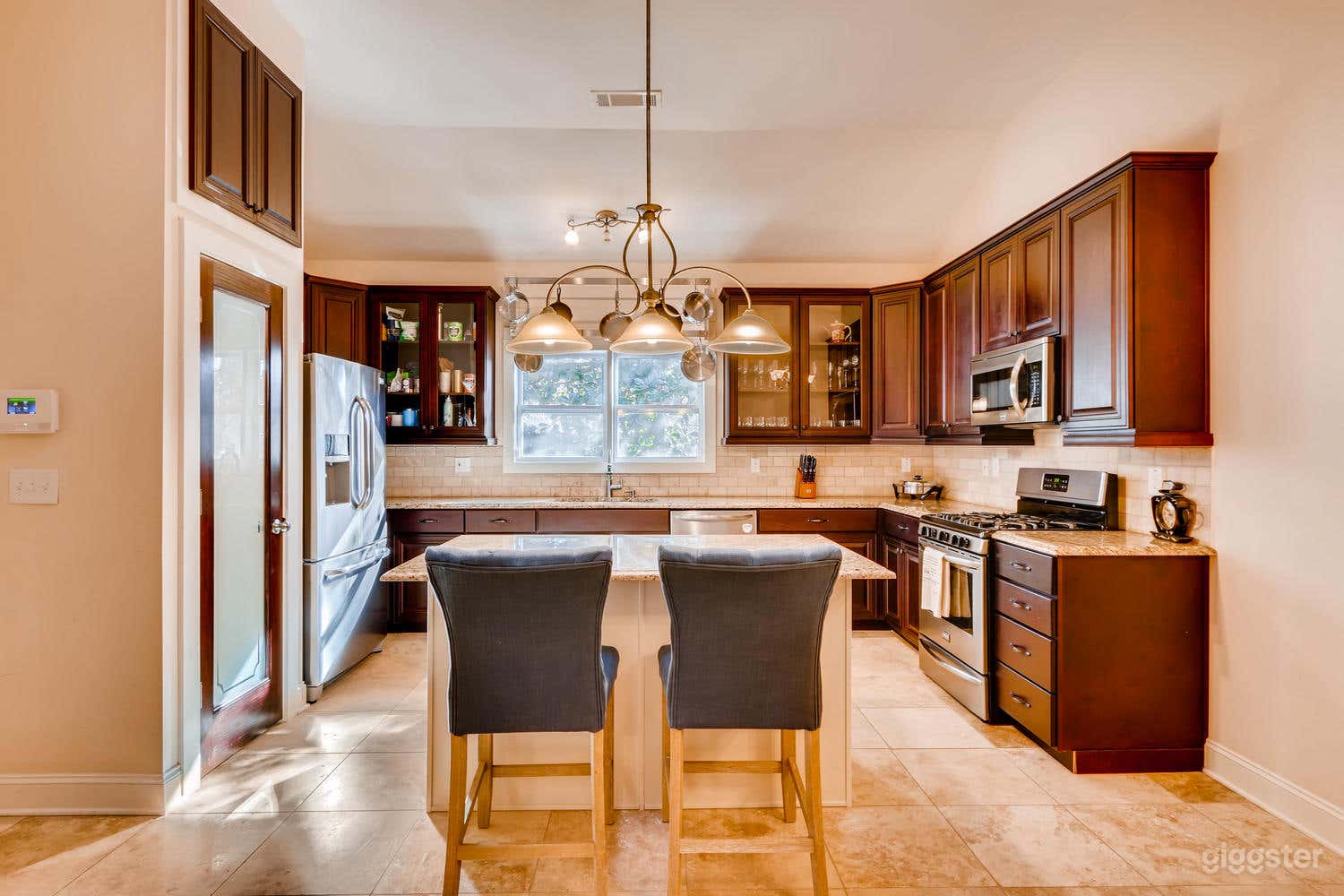 Large Gourmet Kitchen