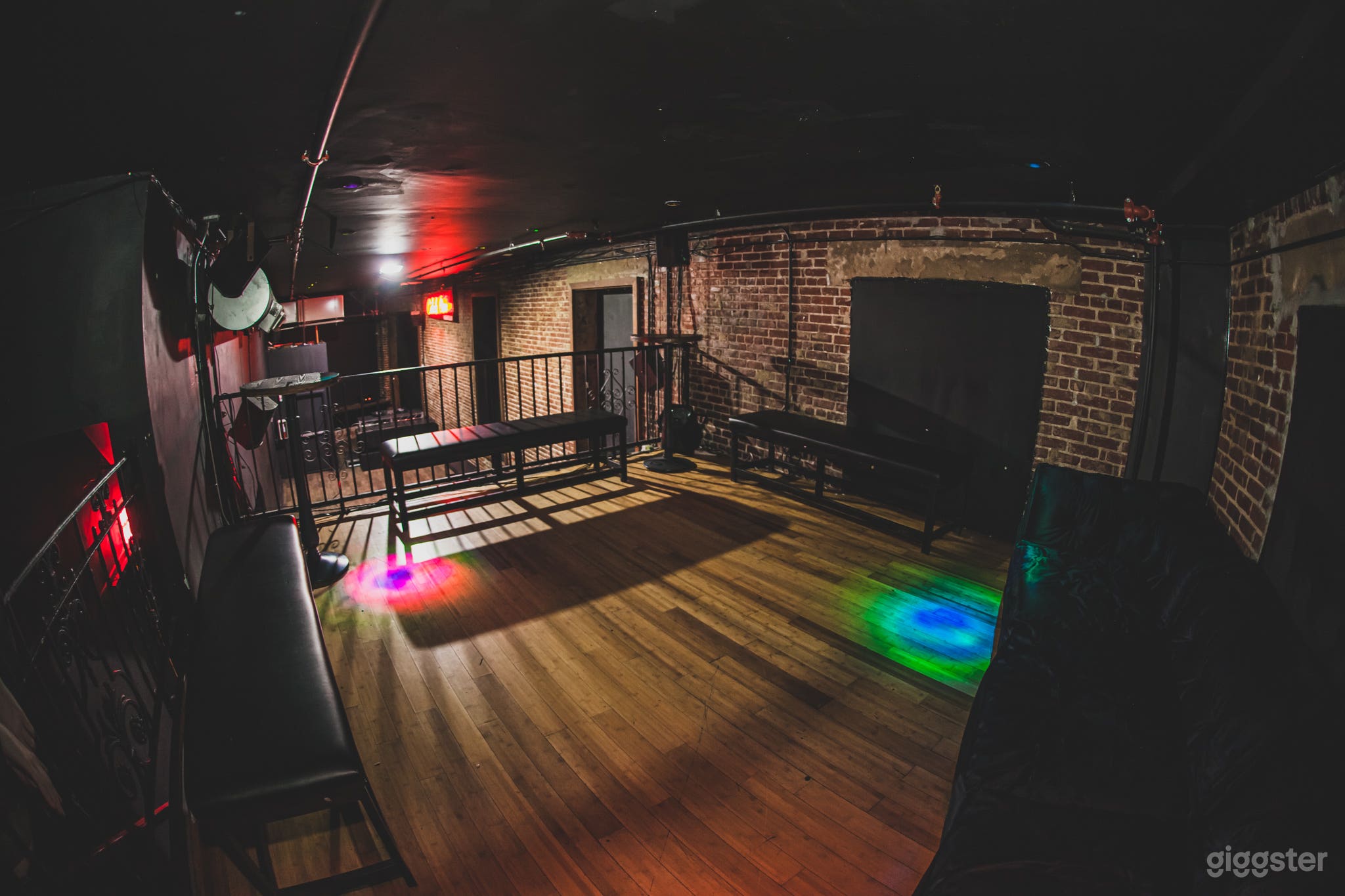 Noise + Tavern Room Photo 2