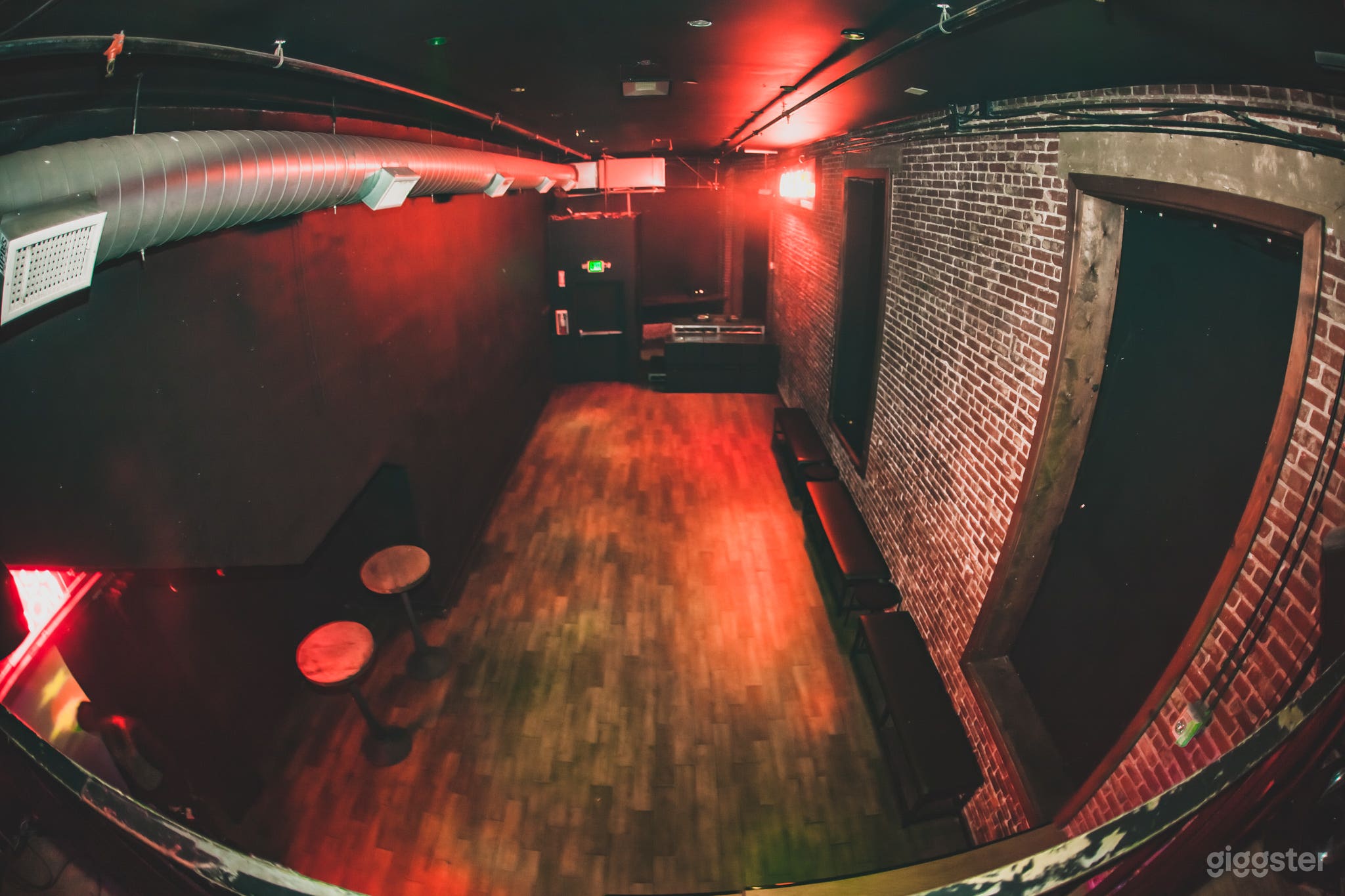 Noise + Tavern Room Photo 3