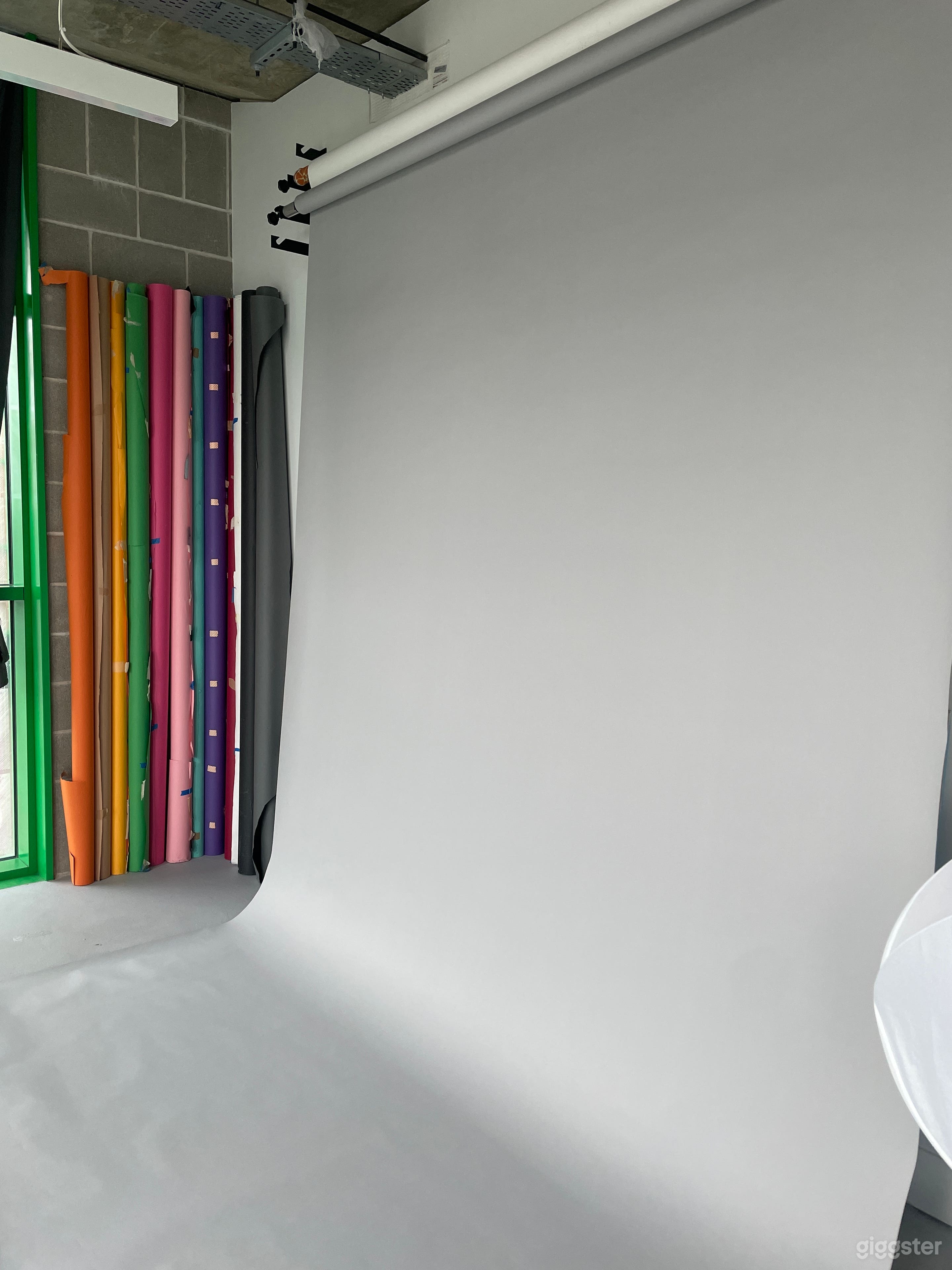 Natural Light studio with panoramic city views Photo 1