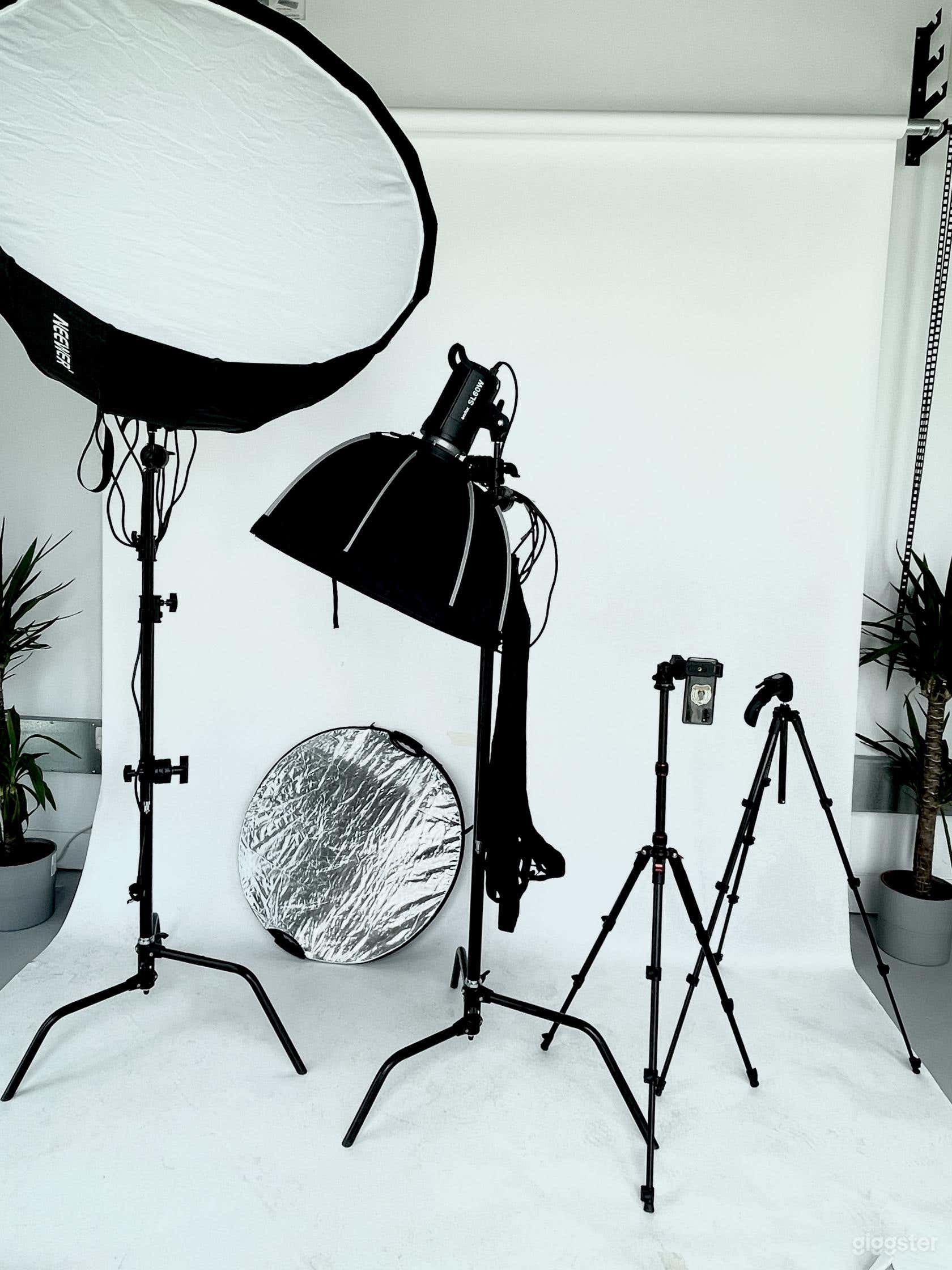 Natural Light studio with panoramic city views Photo 3