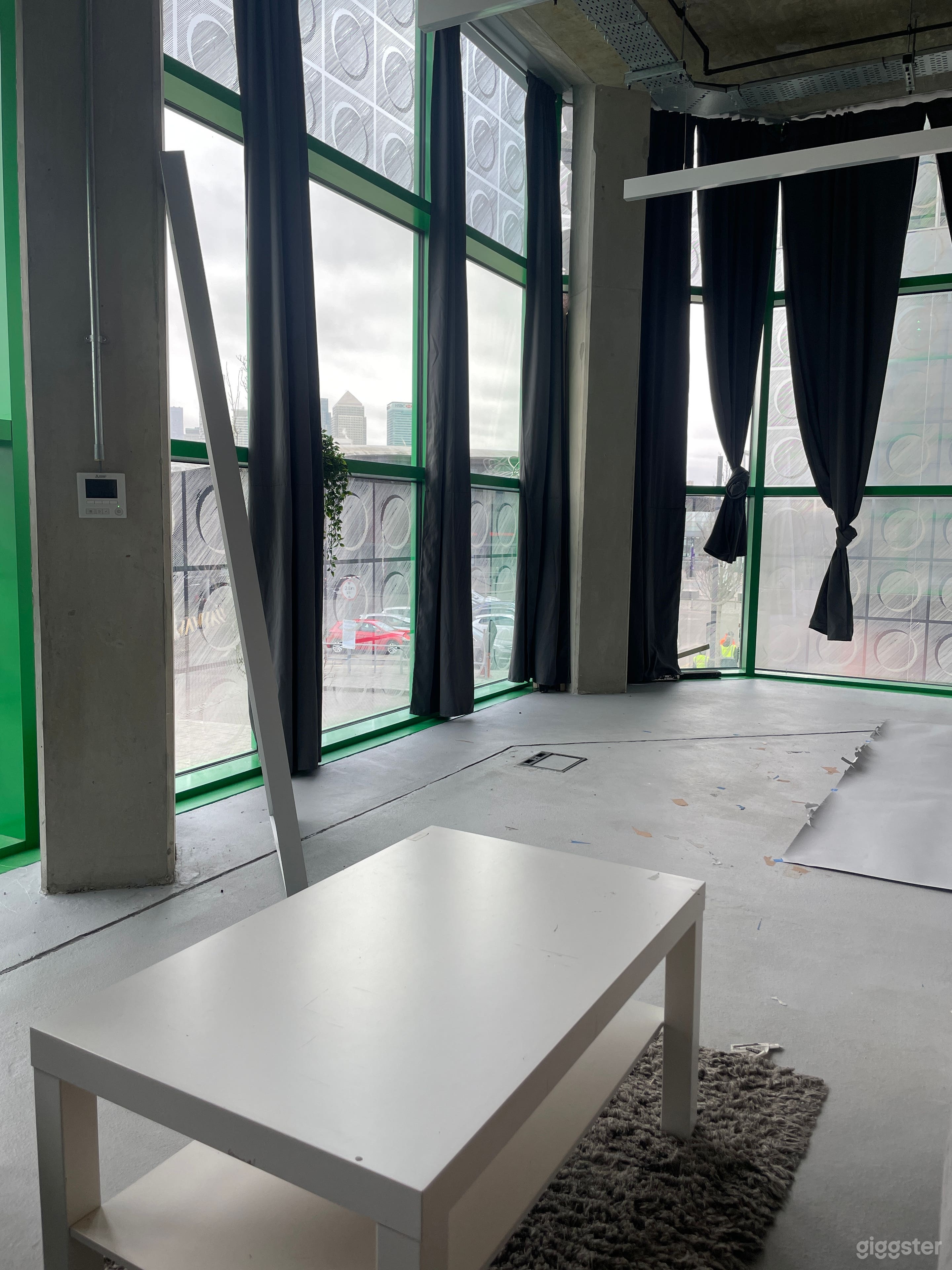 Natural Light studio with panoramic city views Photo 2