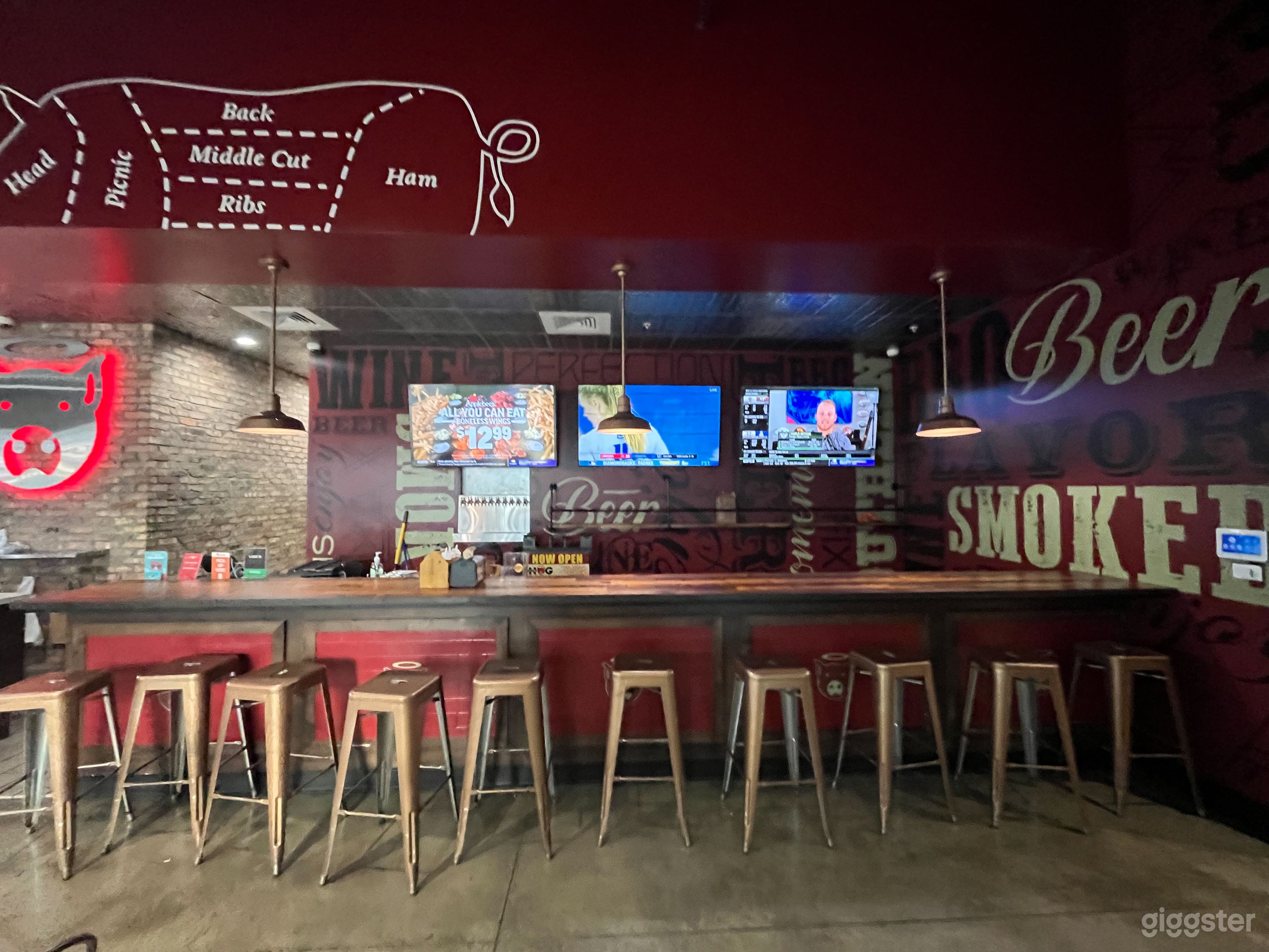 Spacious Venue with Sports Bar!  Photo 3