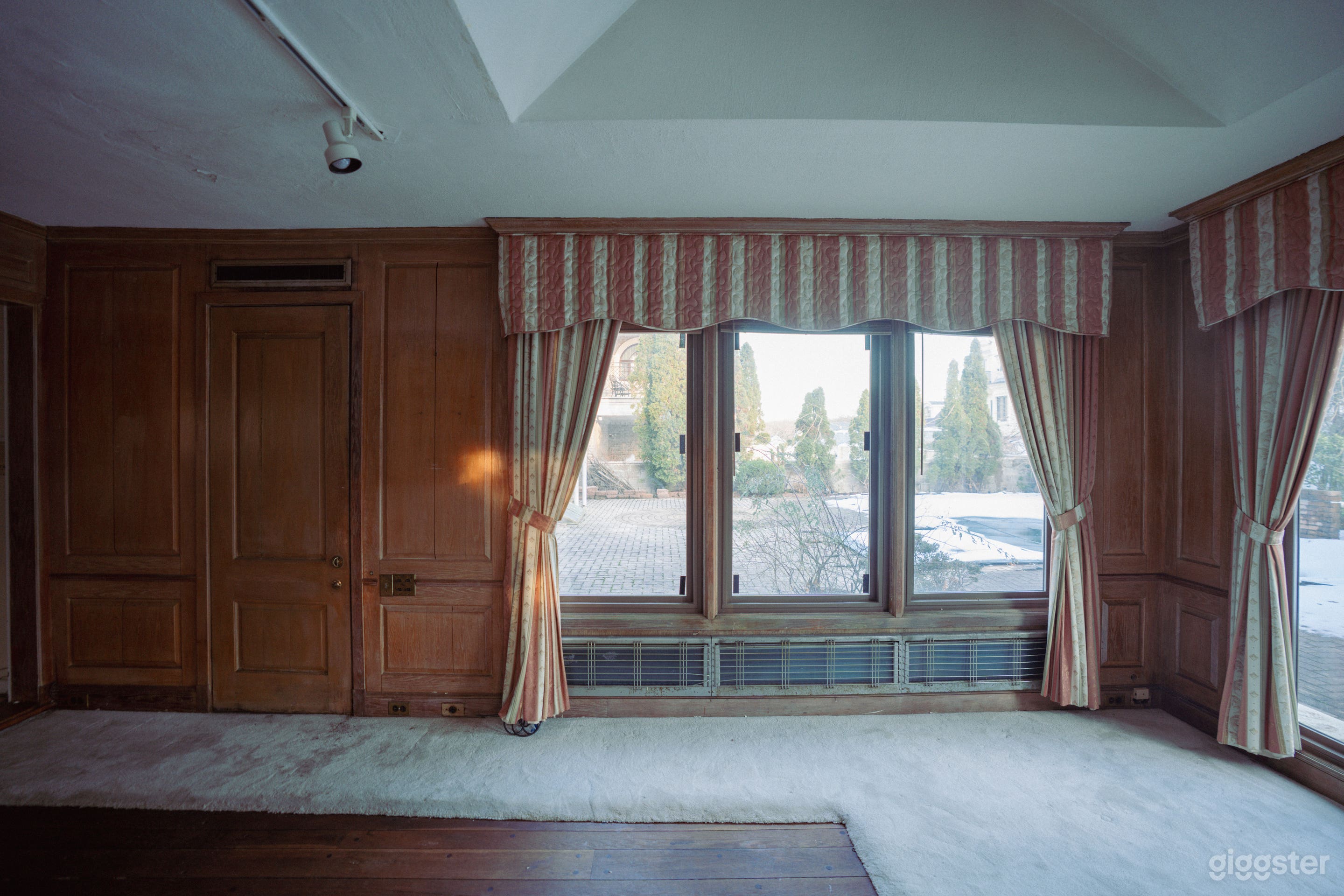 Historic Home with Chandeliers, Mirrors, and Retro Bathroom Photo 4