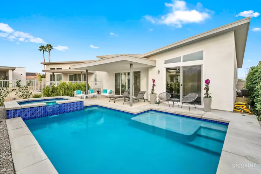 Family friendly with mountain view, pool/jacuzzi Photo 2