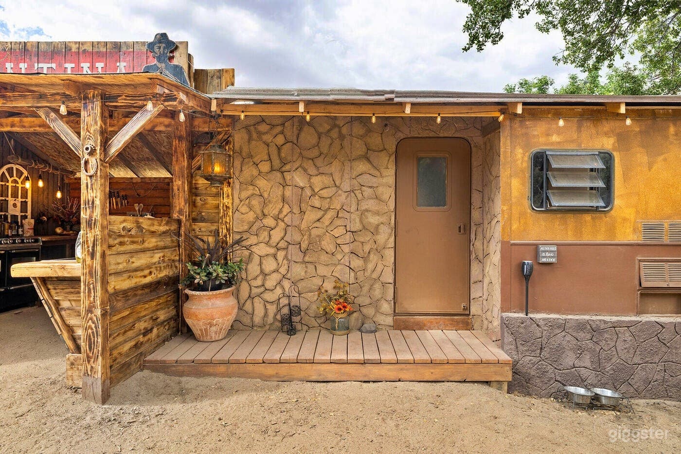 Western Styled Film Backdrop on Ranch in High Desert Photo 3