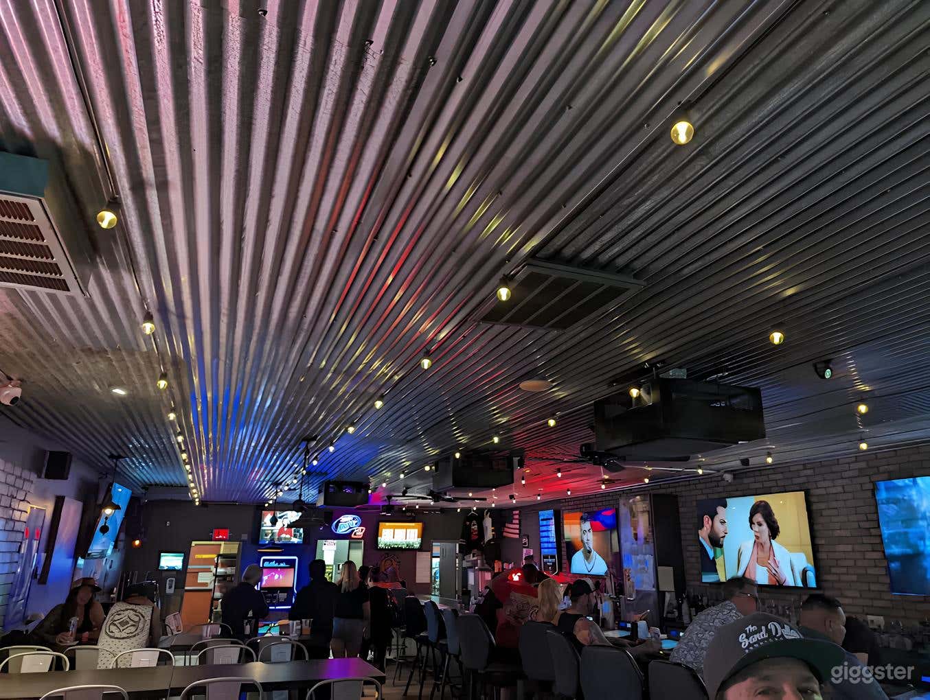 Classic Neighborhood Indoor Space Photo 4