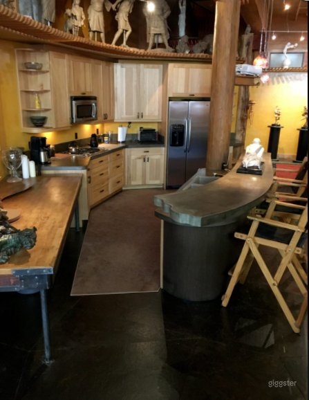 Unique Sculpture Gallery Perfect for Events Space Photo 4