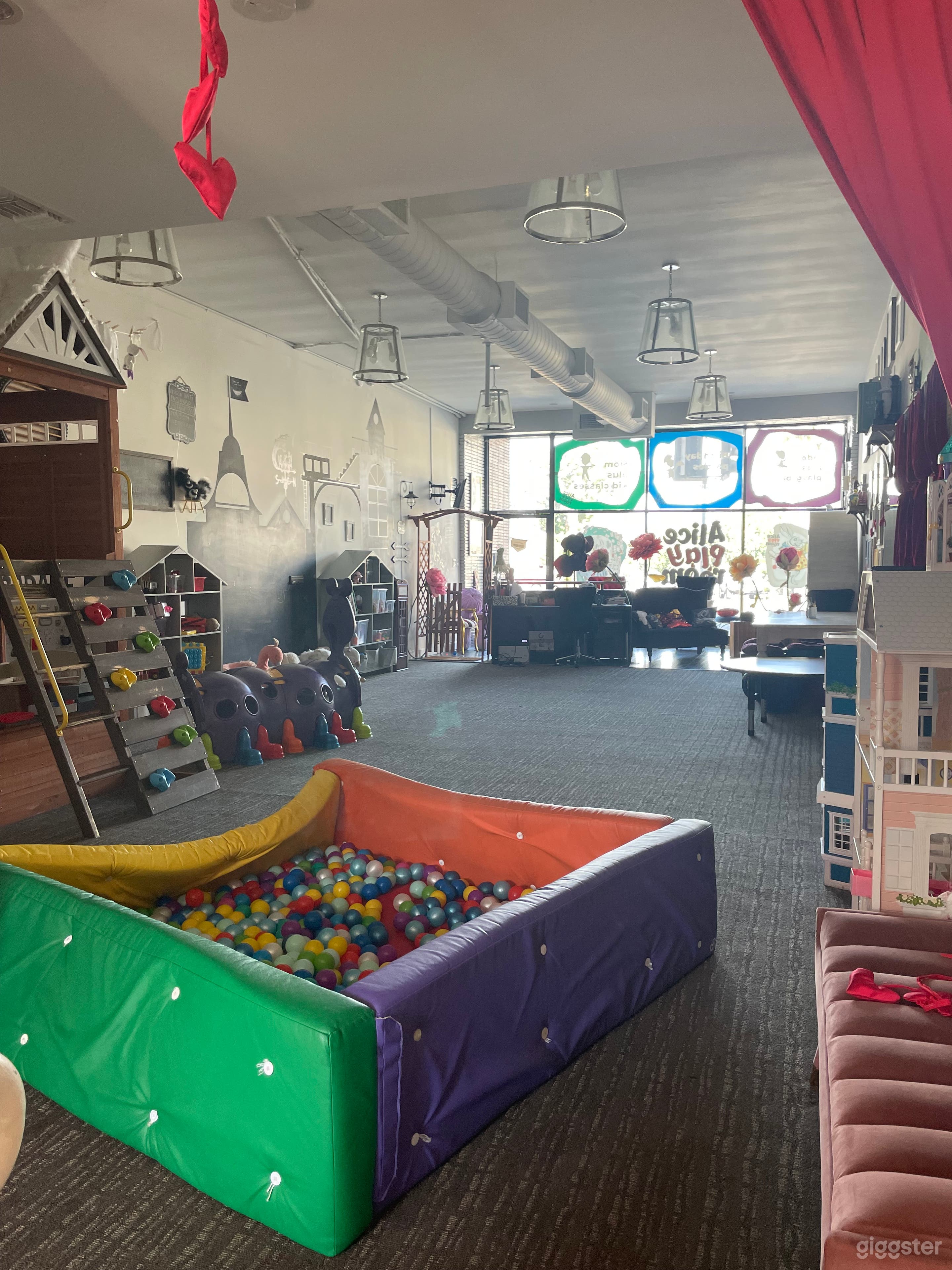 Playroom for Kids in Los Angeles Photo 3