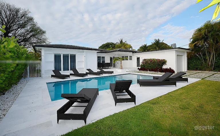  Private Pool Oasis – Perfect for Productions & Events 