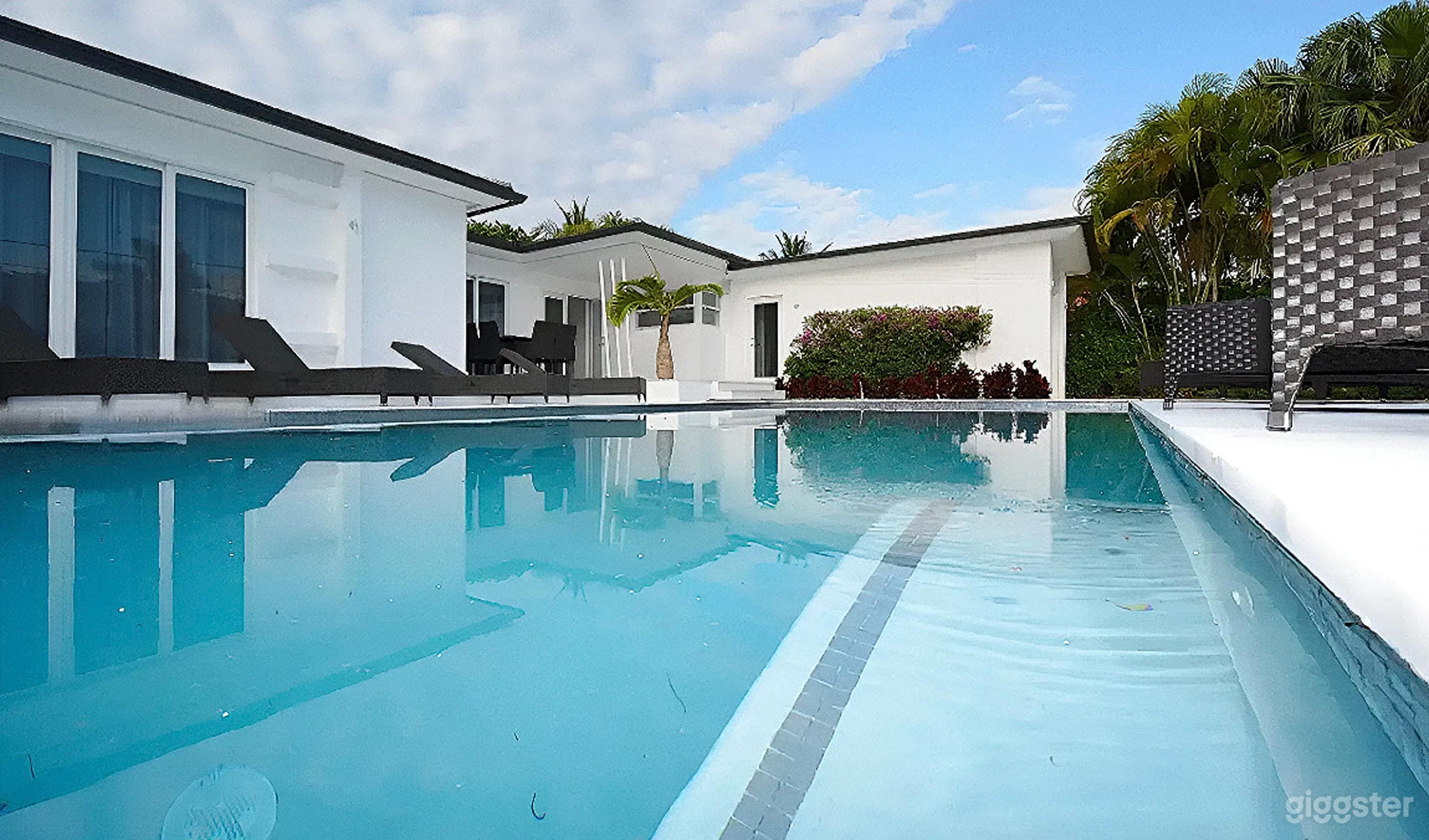 Private Pool Oasis – Perfect for Productions & Events Photo 3