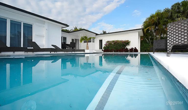  Private Pool Oasis – Perfect for Productions & Events 