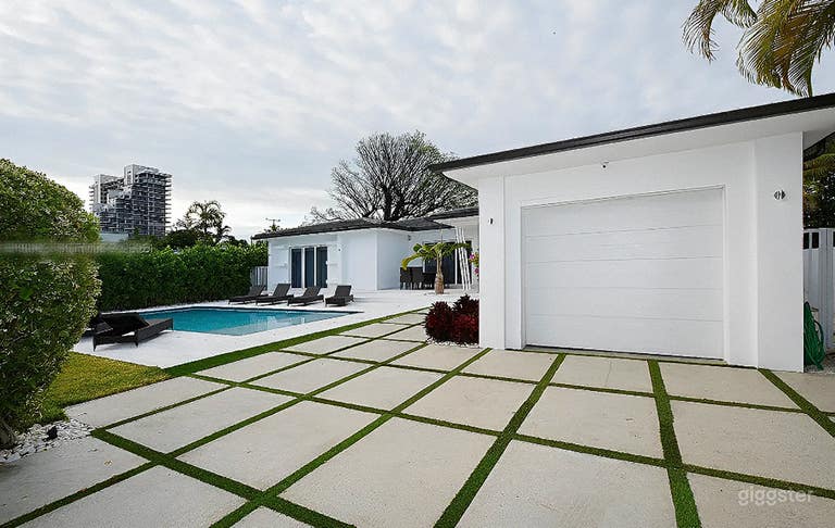  Private Pool Oasis – Perfect for Productions & Events 