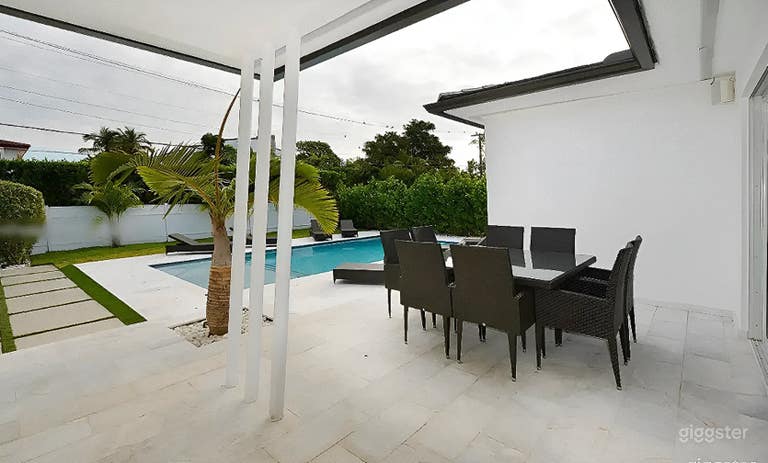  Private Pool Oasis – Perfect for Productions & Events 