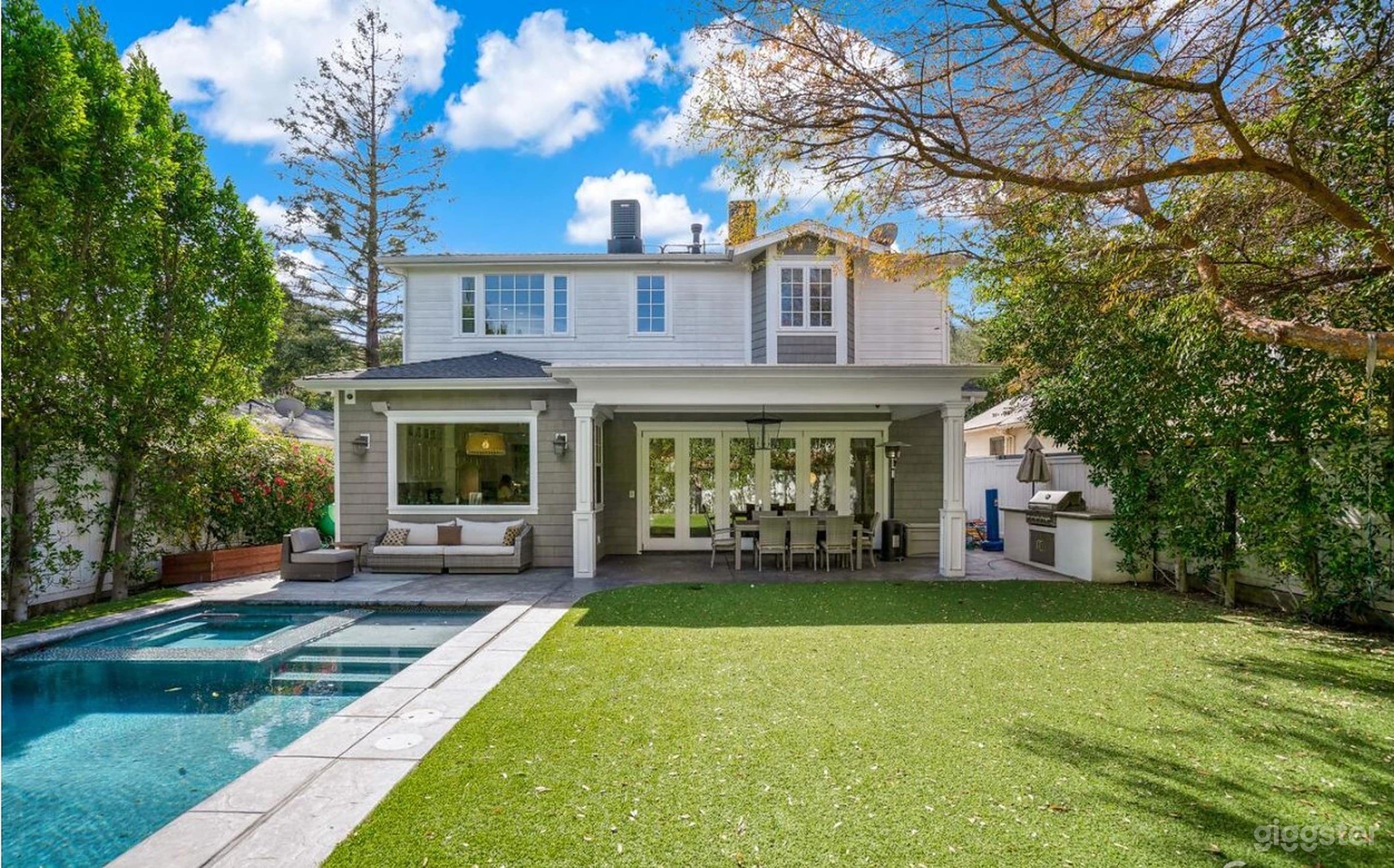 Timeless Traditional Pool Photo 4