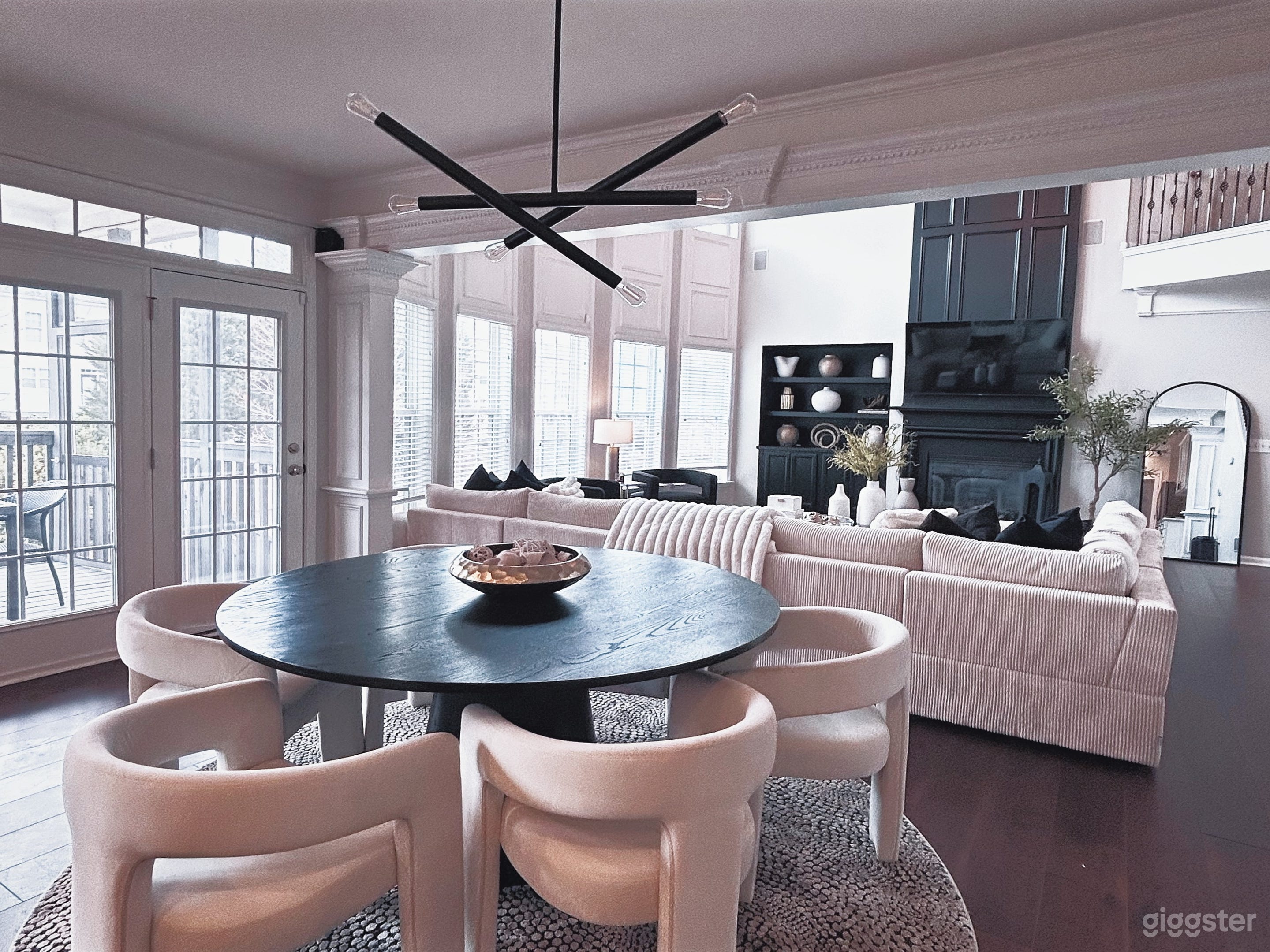 Lux Mansion For Events Podcasts &amp; Movie Screenings Photo 4