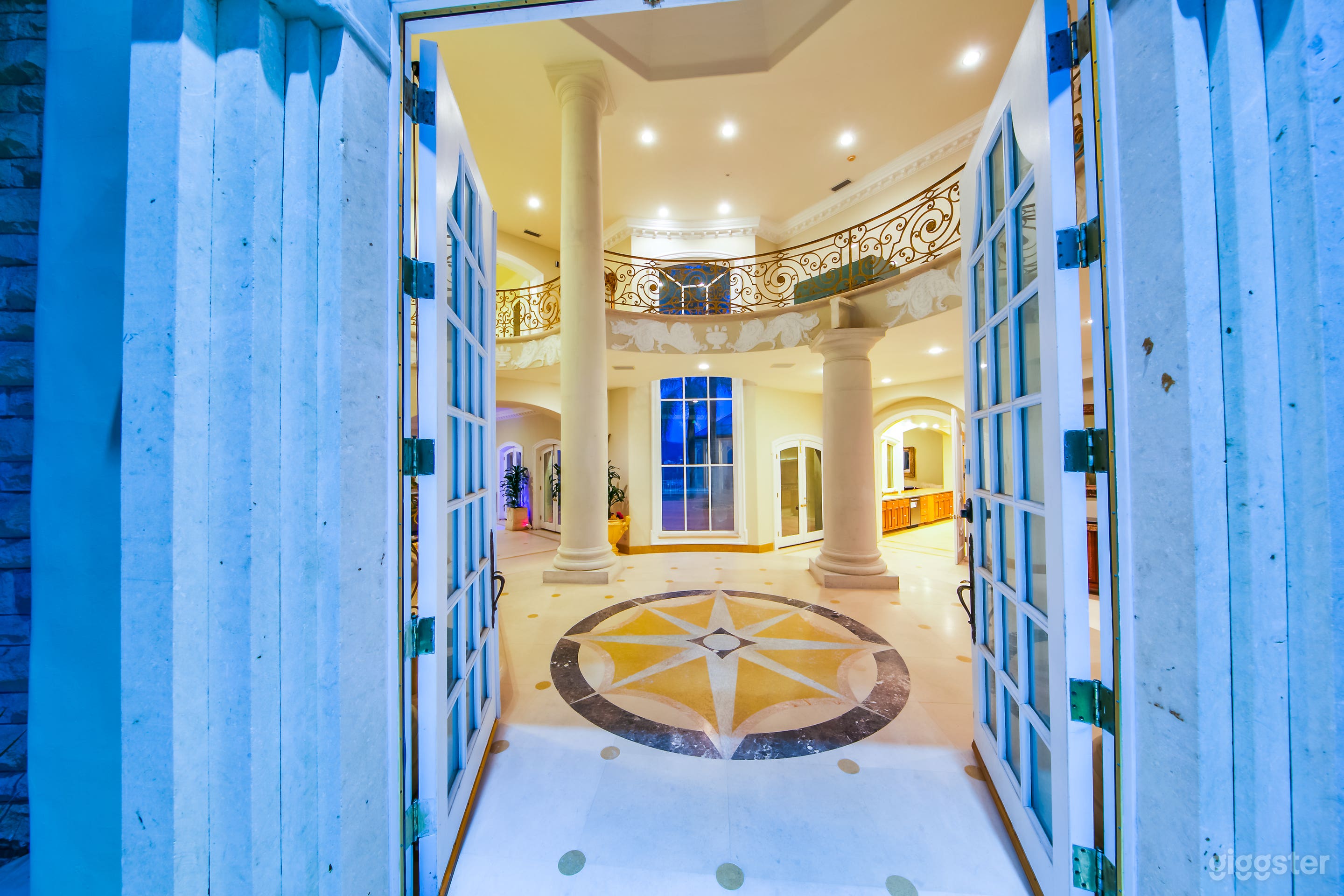 The World Famous Stradella Court Mansion, Bel-Air Photo 3