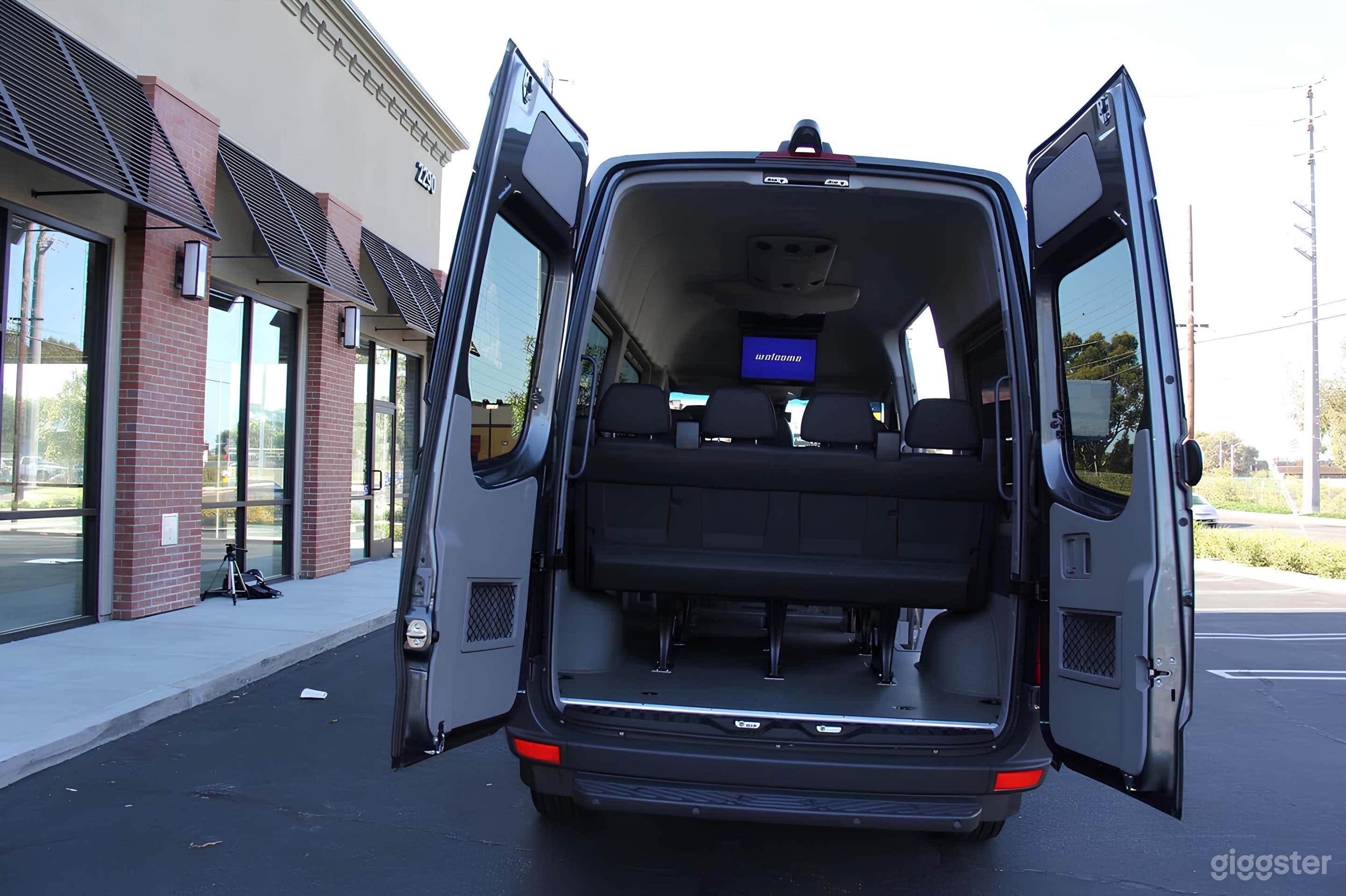 Mercedes Sprinter Van Photo 3