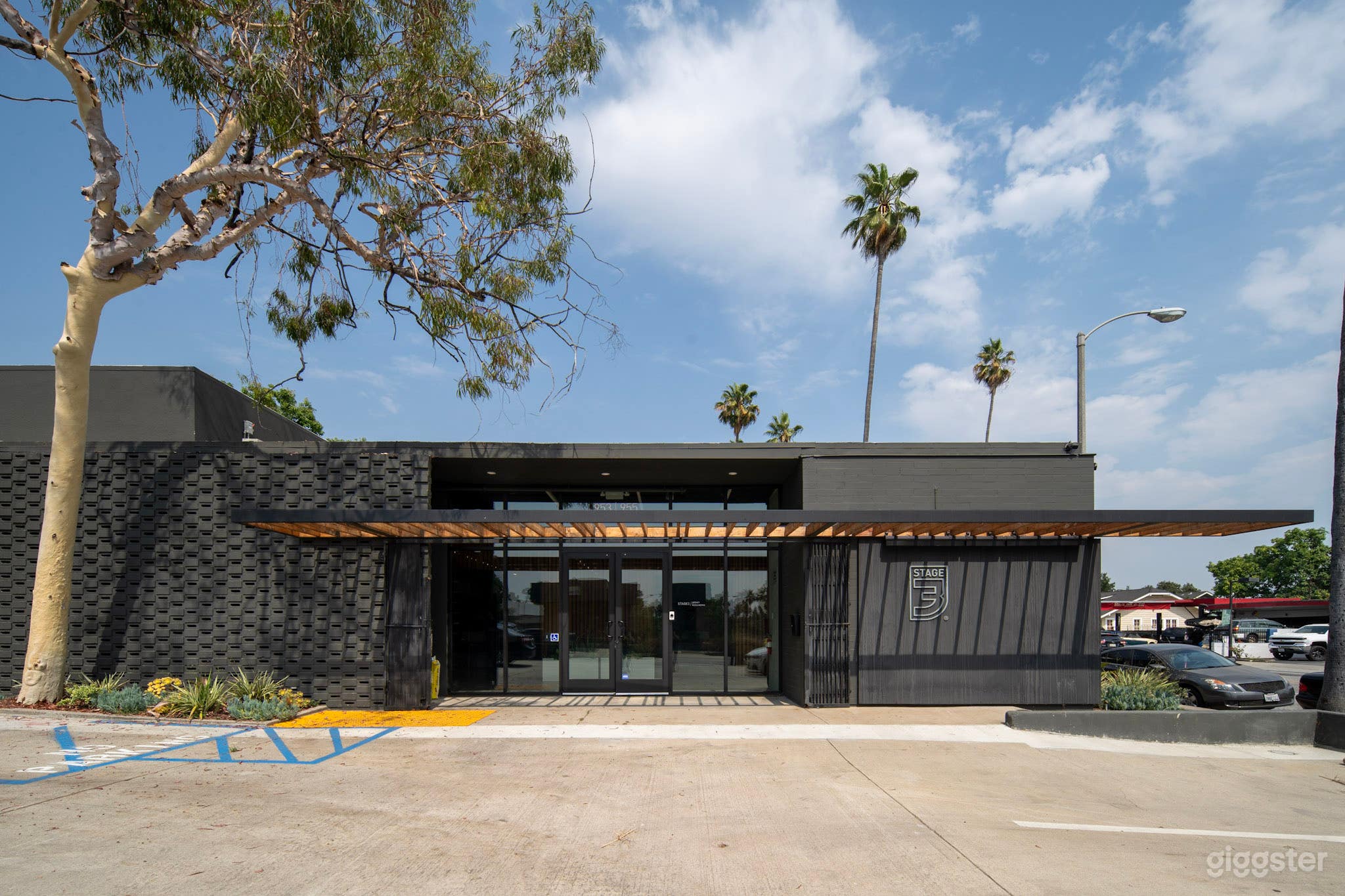 Modern Pasadena Office Photo 3