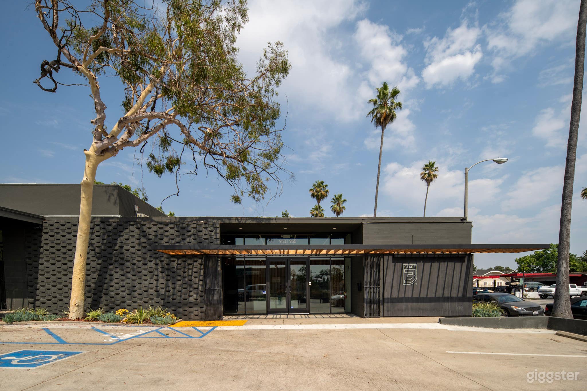 Modern Pasadena Office Photo 2