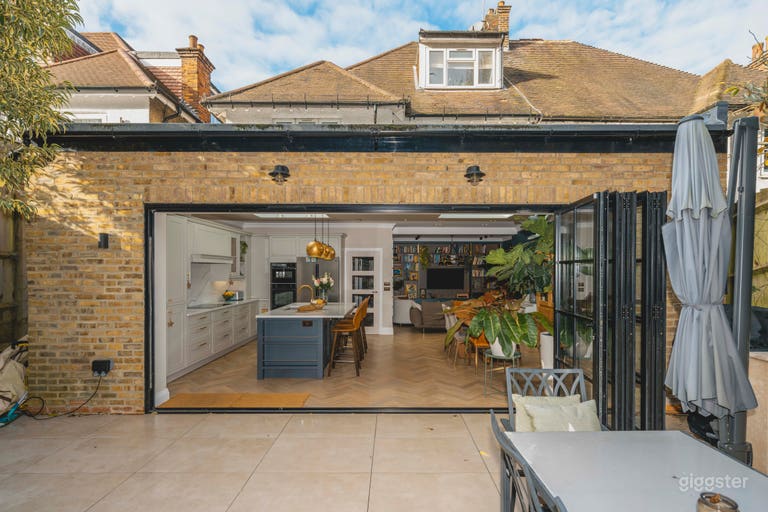  Luxury House with Patio and Garden in Hampstead 