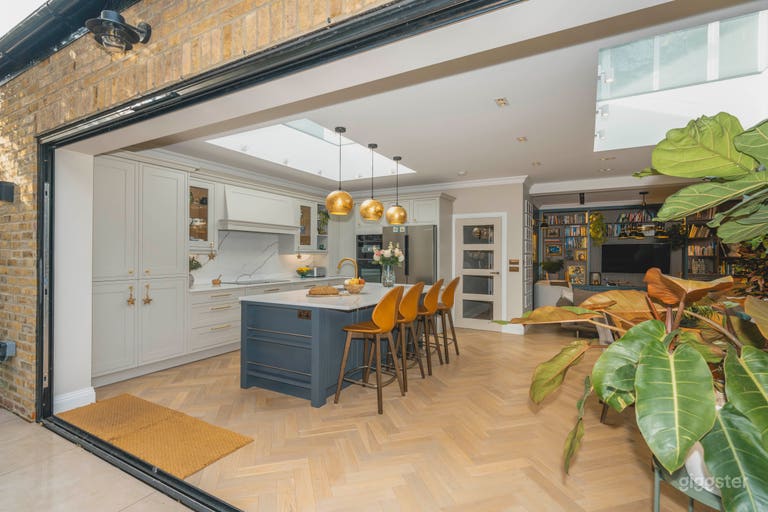  Luxury House with Patio and Garden in Hampstead 