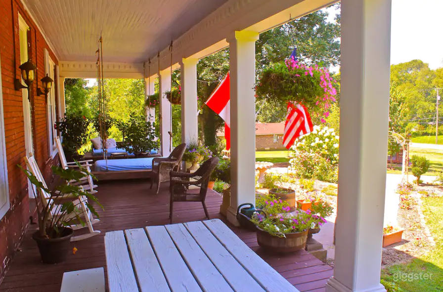 The  Magnolia Mansion in East Nashville-- 3 acres/7k SF Photo 2