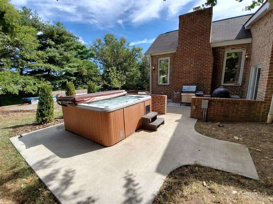 The  Magnolia Mansion in East Nashville-- 3 acres/7k SF Photo 3