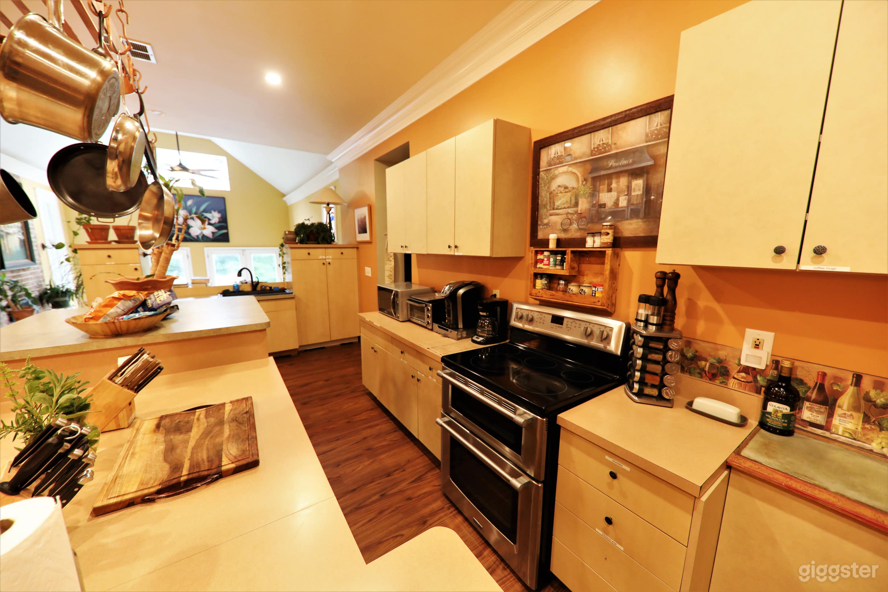 The  Magnolia Mansion in East Nashville-- 3 acres/7k SF Photo 3