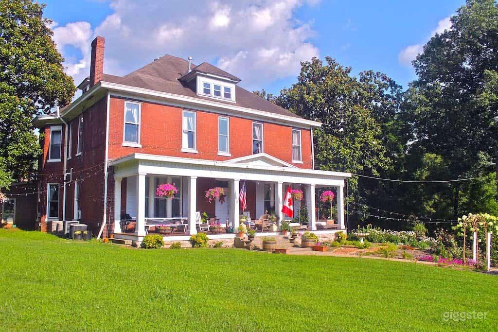 The  Magnolia Mansion in East Nashville-- 3 acres/7k SF Photo 1