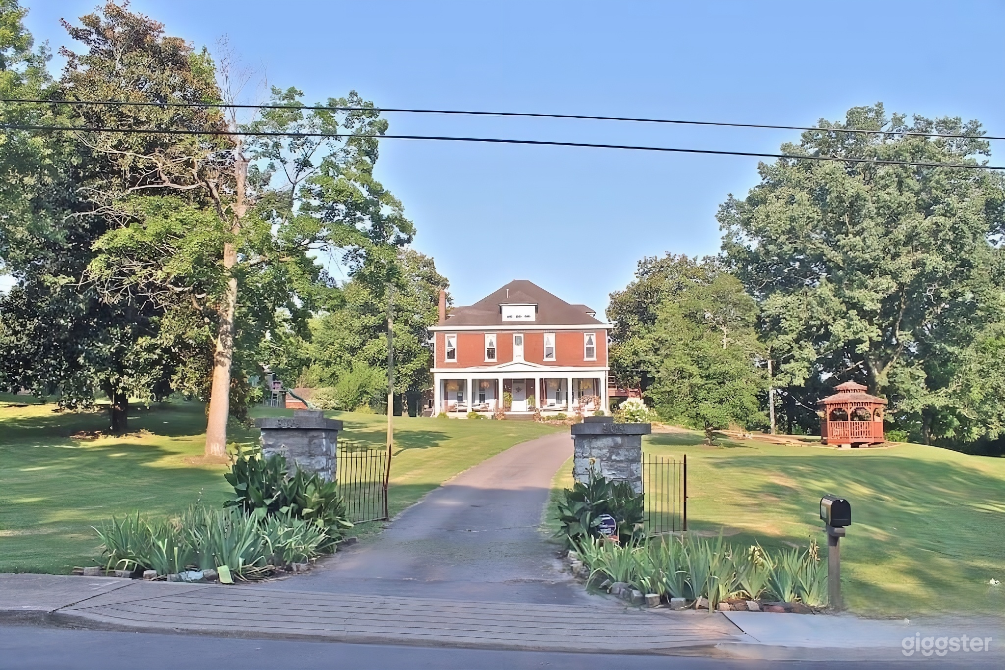 The  Magnolia Mansion in East Nashville-- 3 acres/7k SF Photo 4