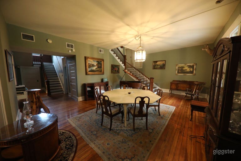  The  Magnolia Mansion in East Nashville-- 3 acres/7k SF 