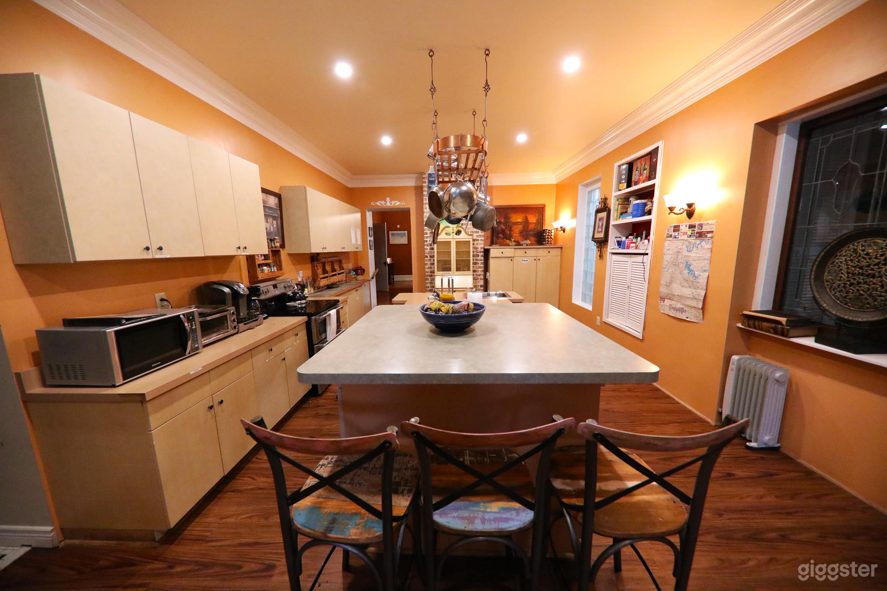 The  Magnolia Mansion in East Nashville-- 3 acres/7k SF Photo 2