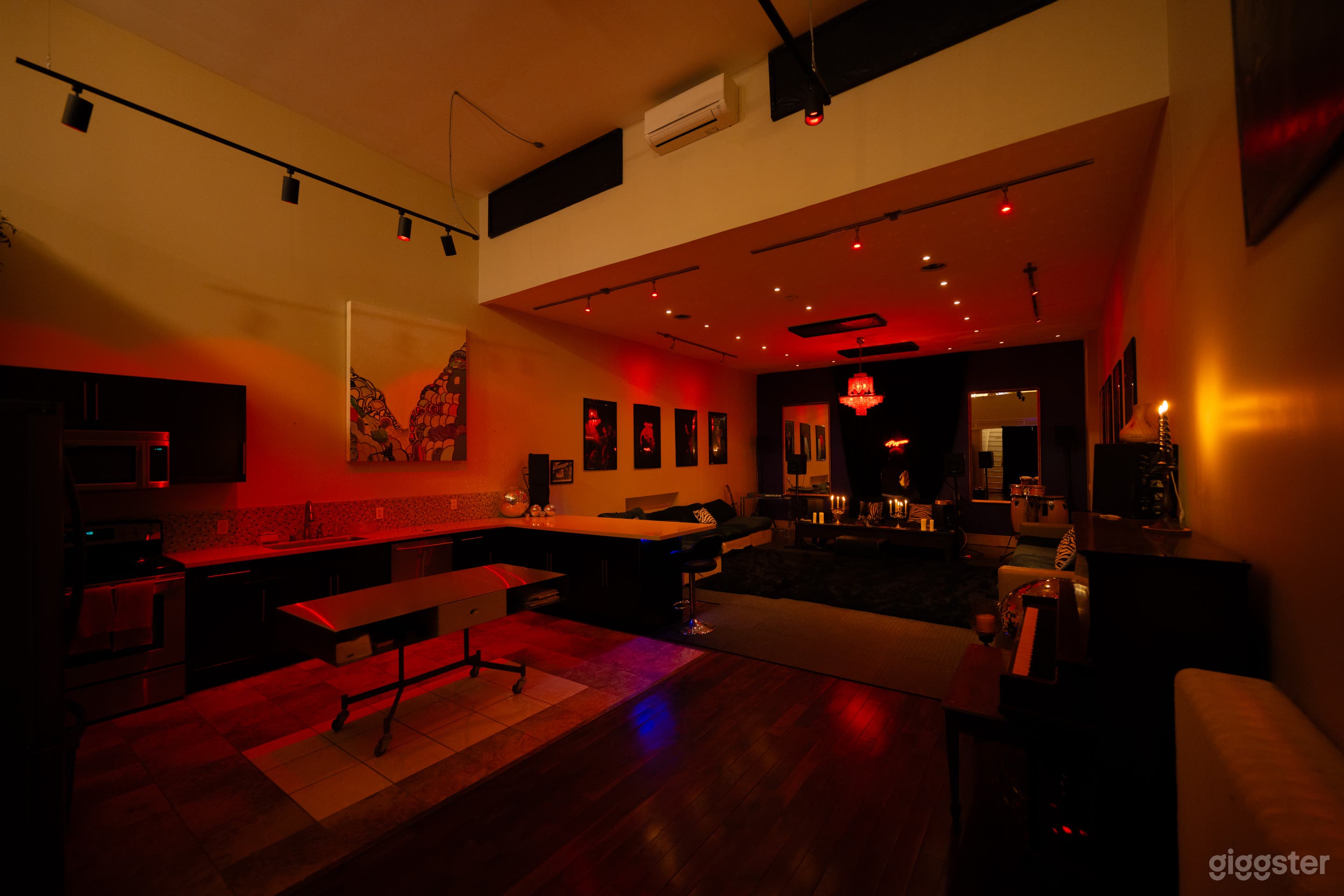 Swanky Mid-Century Loft &amp; Event Space Photo 3