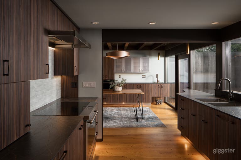 Gorgeous View / Deck; Inspired Retreat and Connection Space 