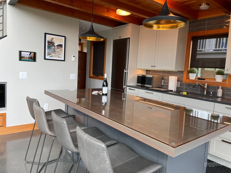  Modern Magnolia | Floor to High Ceiling Windows 