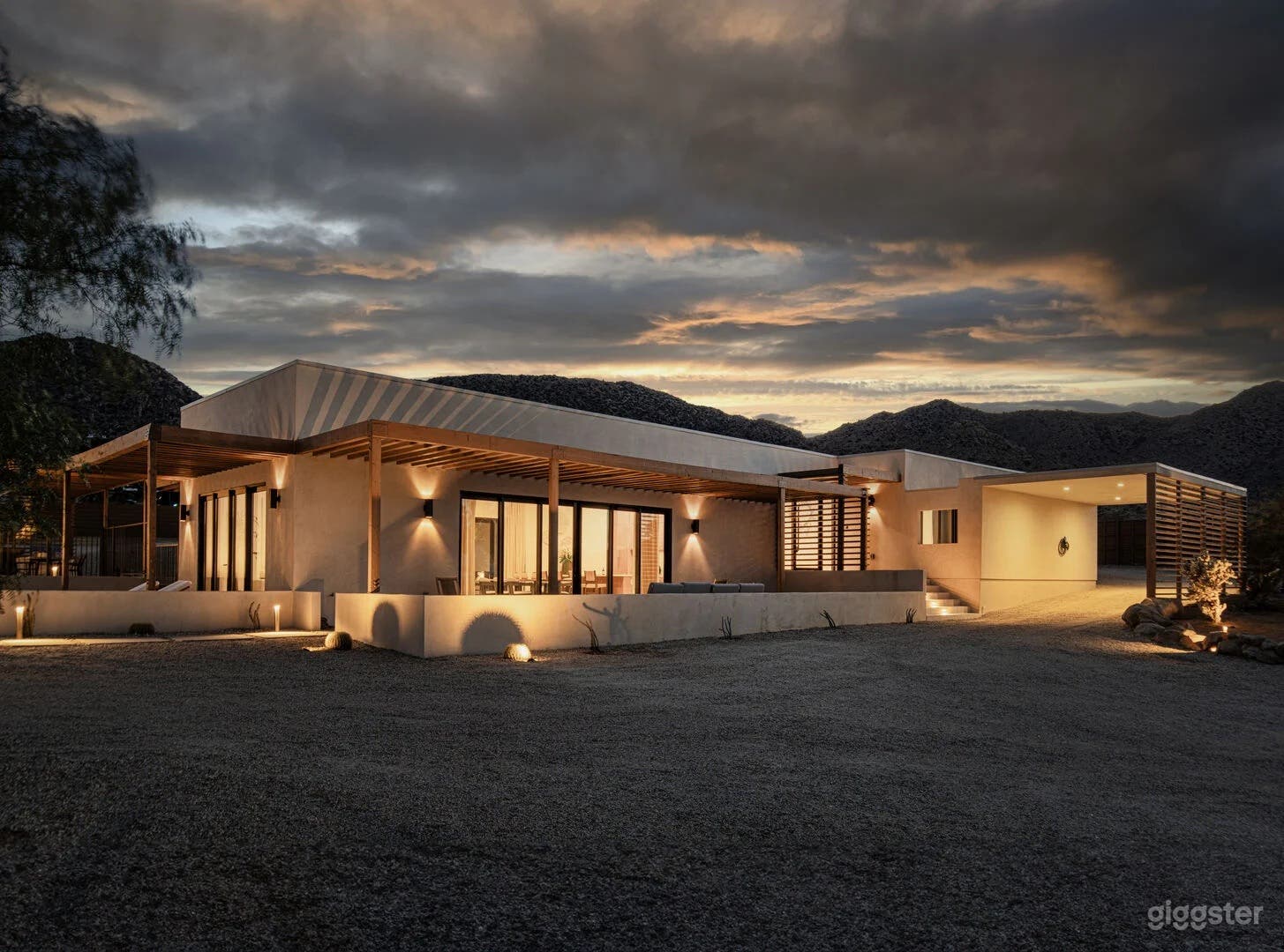 Organic Minimalism &amp; Modern Opulence Photo 1