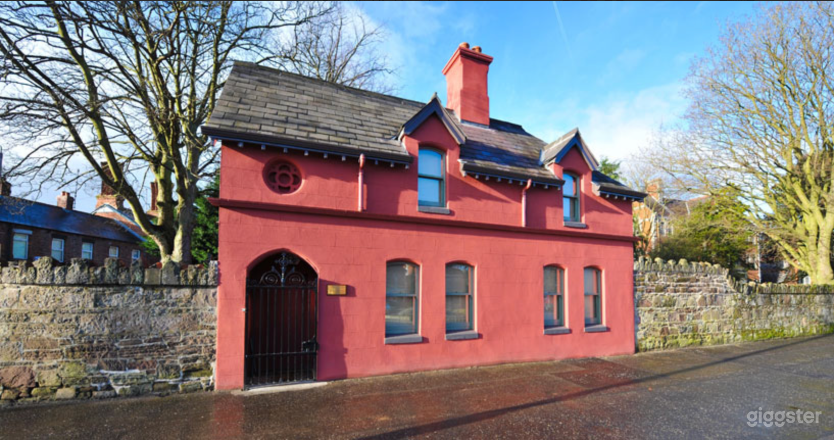 The Gatelodge, as seen from the Ormeau Road.