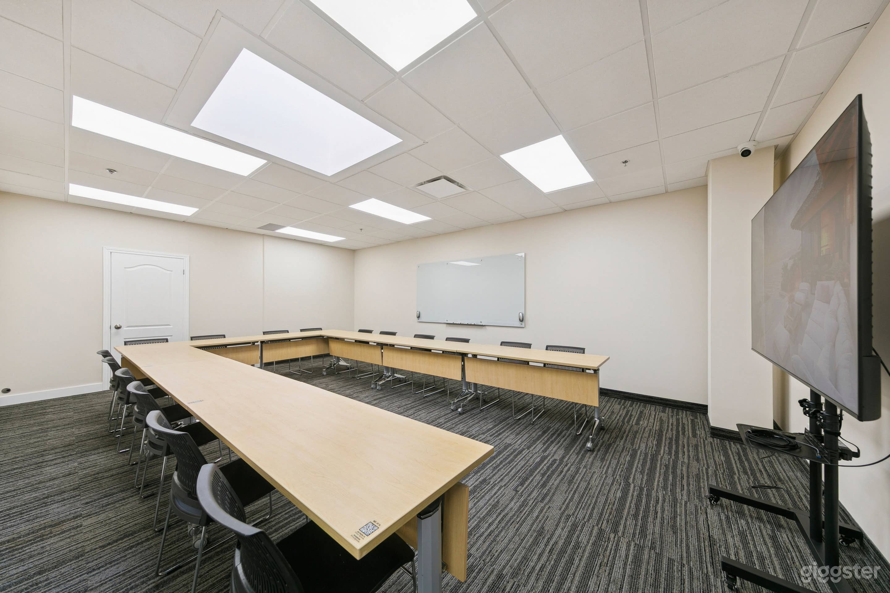 20-Person Conference Room Photo 3
