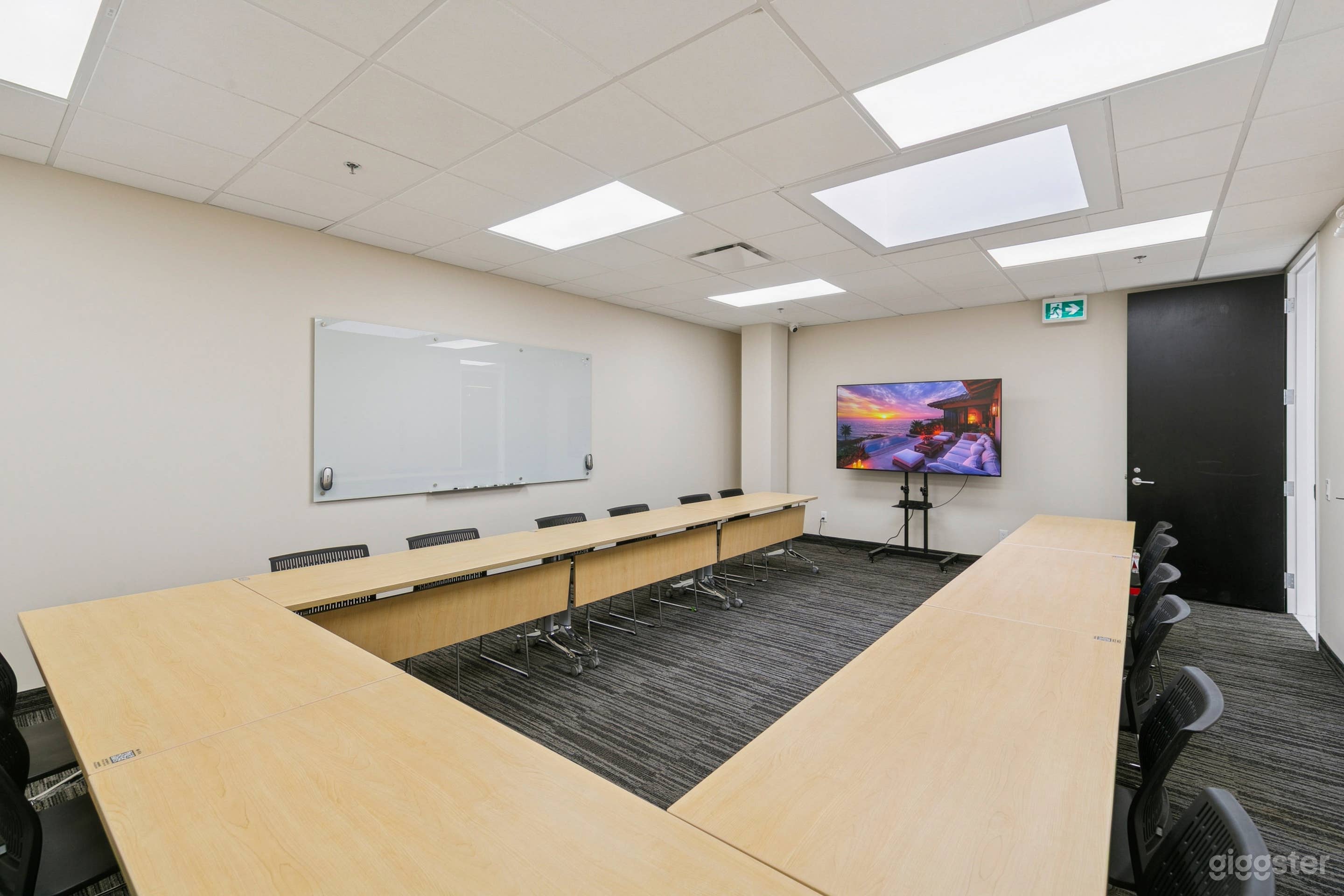20-Person Conference Room Photo 1