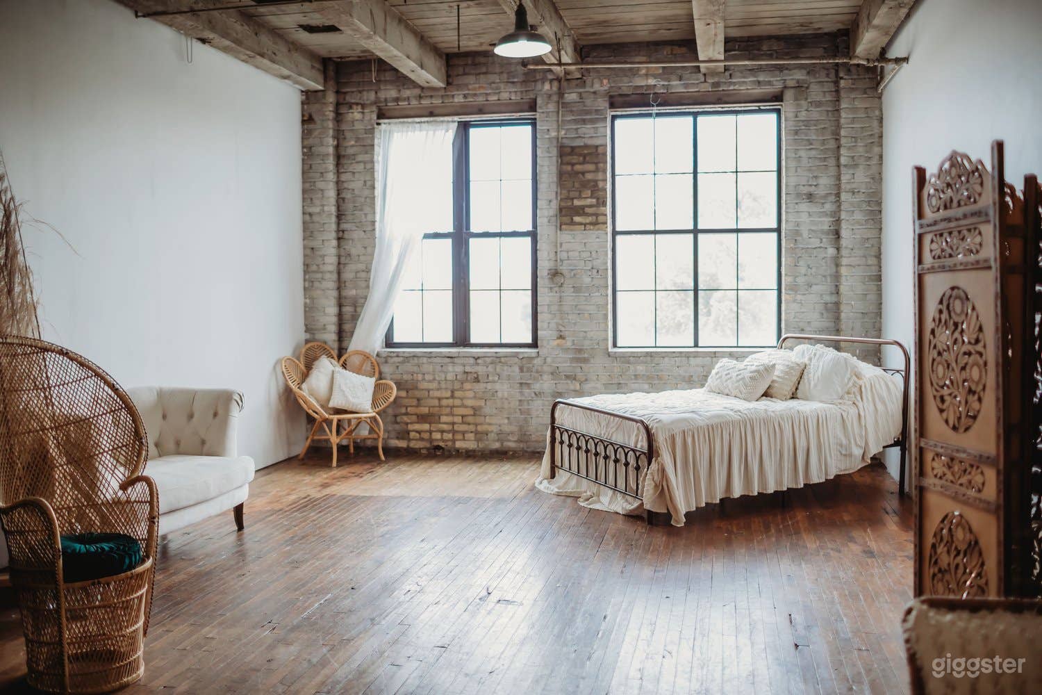 Beautiful Natural Light Studio in NE Minneapolis Photo 1