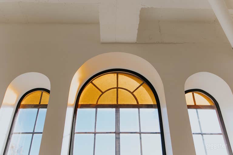  Naturally Lite Rooftop Loft Space 