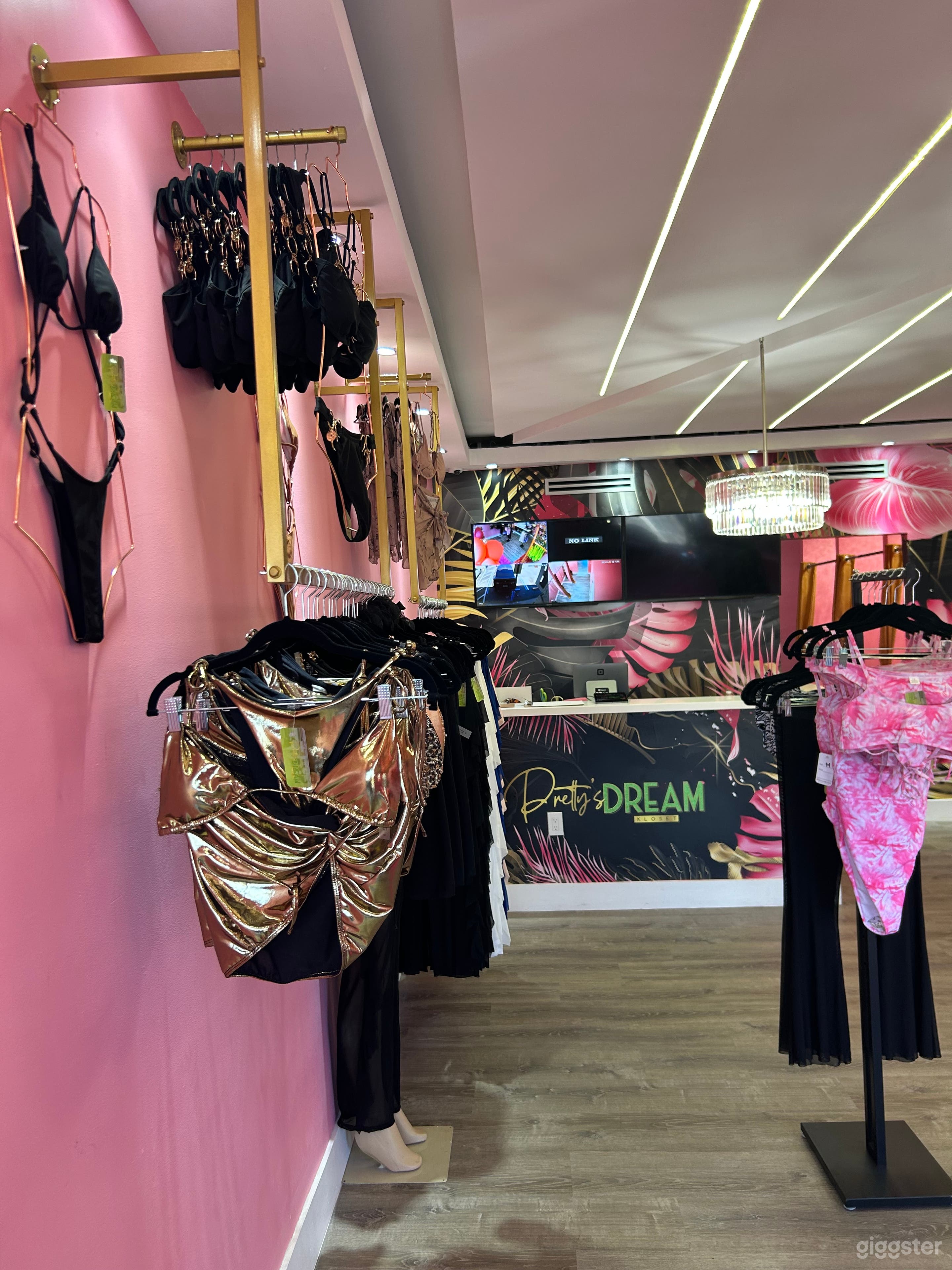 Retail Boutique  Photo 3