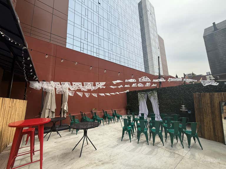  Private Backyard Patio Ideal for Events & Parties 