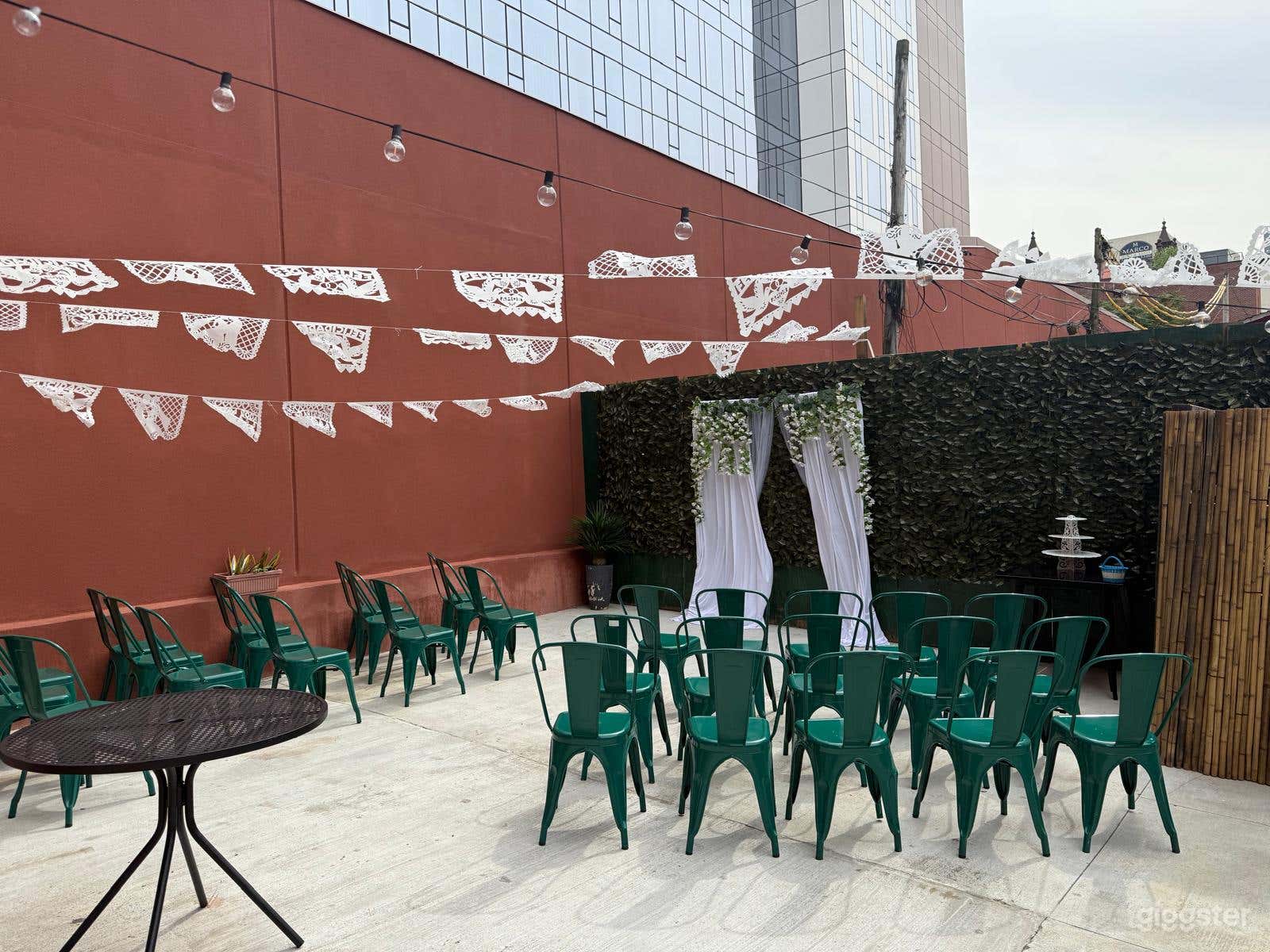 Private Backyard Patio Ideal for Events &amp; Parties Photo 1