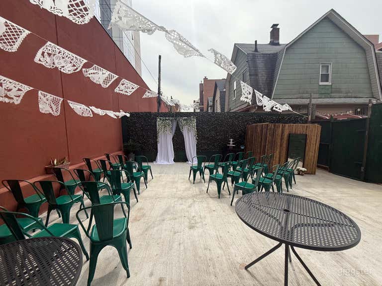  Private Backyard Patio Ideal for Events & Parties 