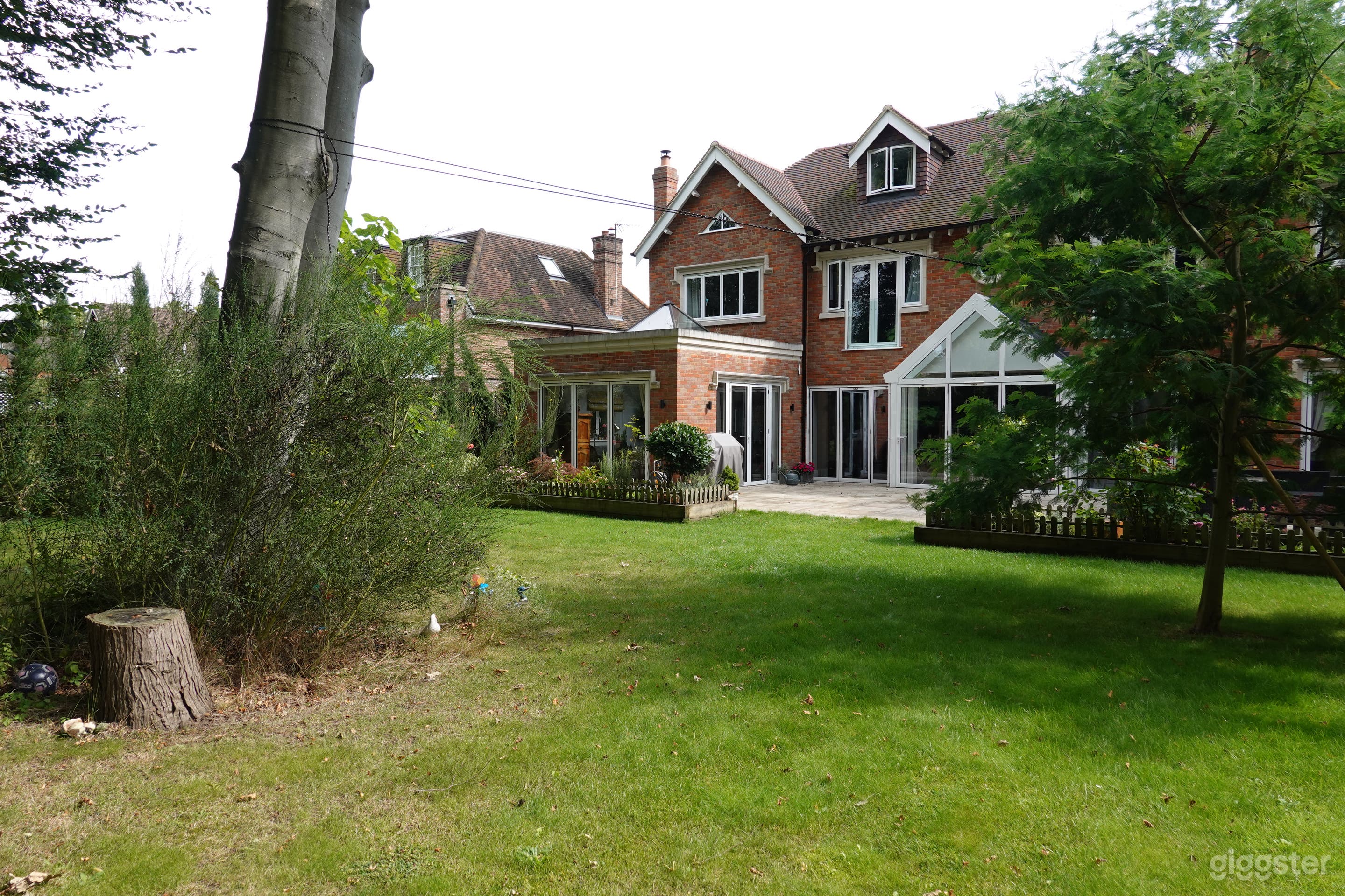 Modern house with French twist Photo 2