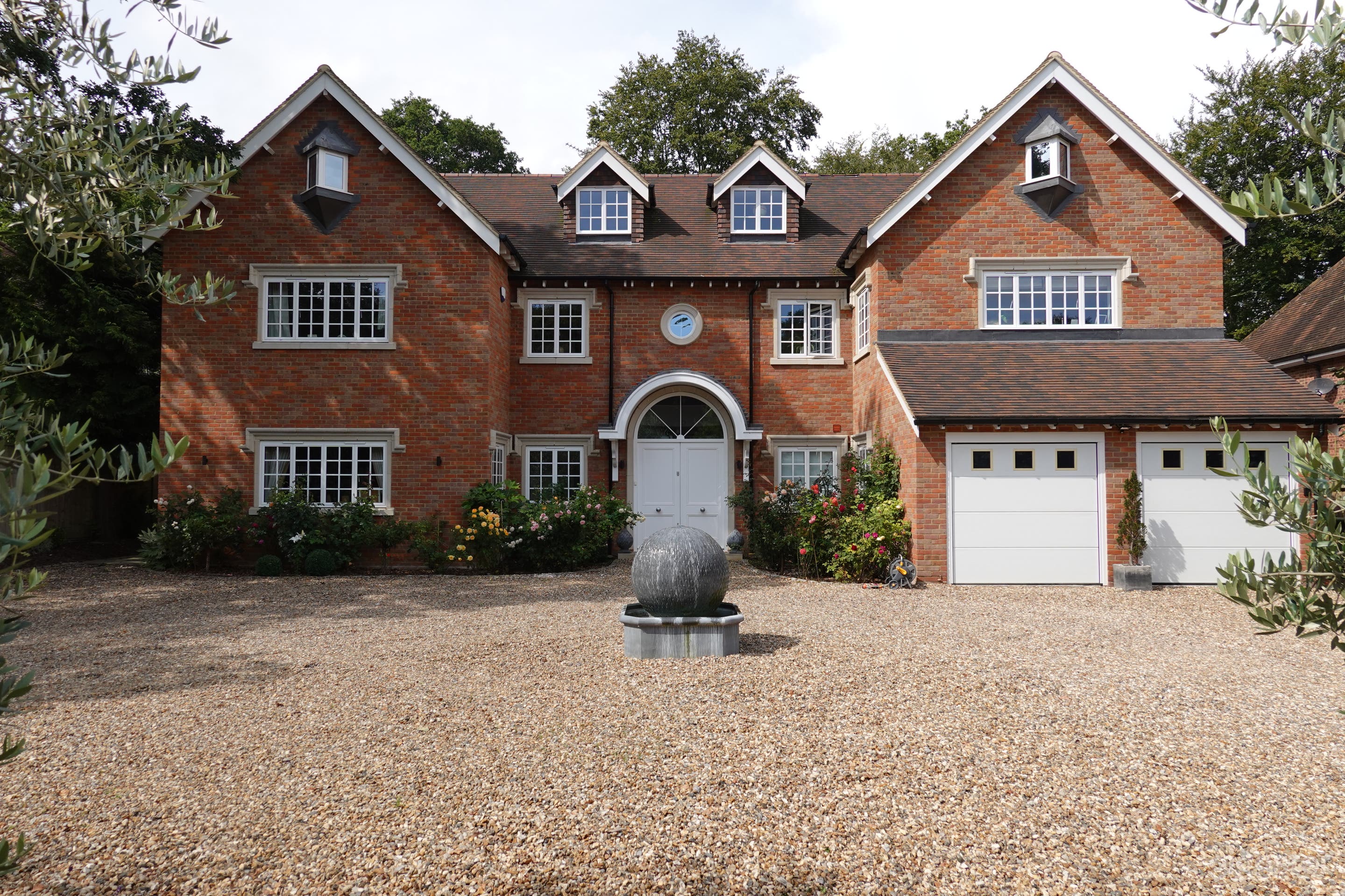 Modern house with French twist Photo 1